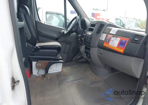 2014 Mercedes-Benz Sprinter 2500 High Roof из США, поврежденный, VIN WD3PE8DE4E5826875